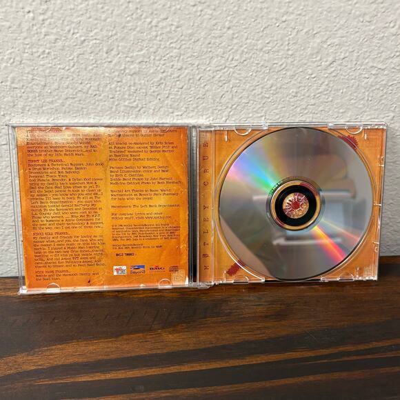 Motley Crue Greatest Hits CD w Booklet Insert - Picture 3 of 4